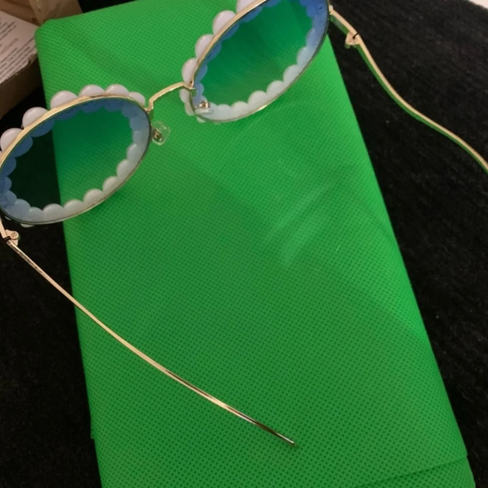 NEW Round sunglasses with pearls around Fashion